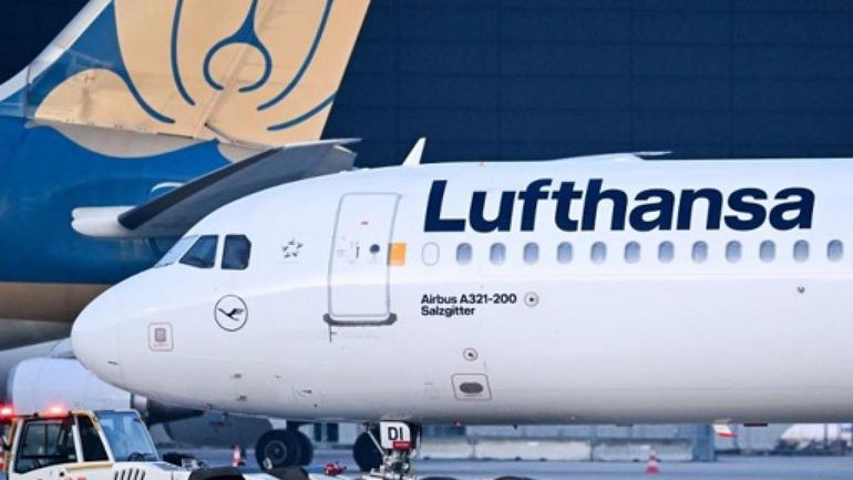 Lufthansa annule de nombreux vols jeudi en raison d'une grève massive des pilotes et du personnel de cabine