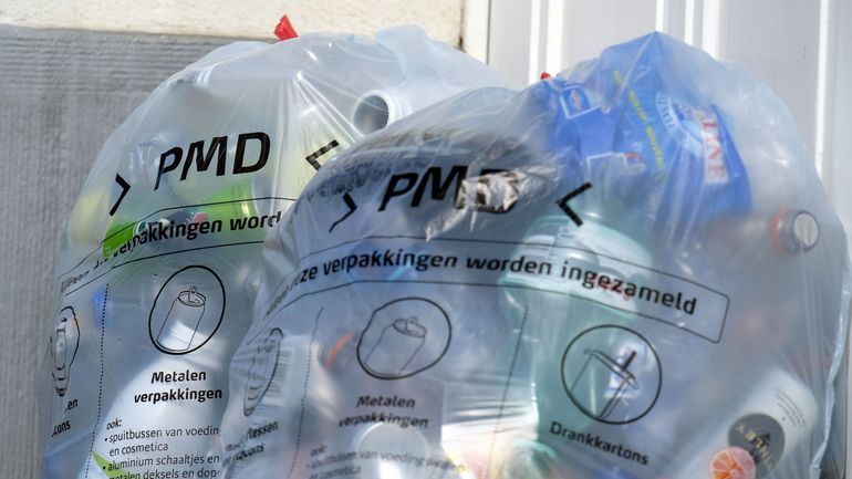 Près de 42.000 tonnes de déchets finissent à tort dans les PMC chaque année