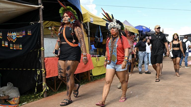 Des milliers de militants indigènes se rassemblent à Brasilia afin de faire valoir les droits sur leurs terres ancestrales