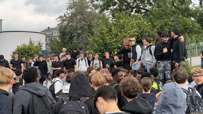 La revue de presse : bootcamps et réforme de l'enseignement, il est temps de protéger la jeunesse