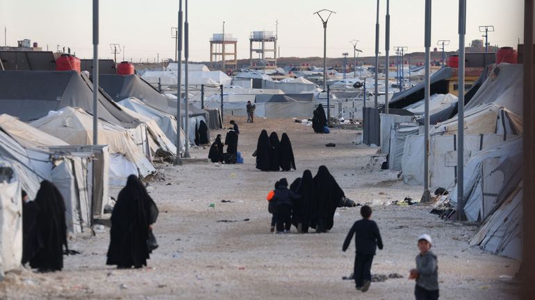 Conflit en Syrie : les autorités évacuent le camp de proches de djihadistes d'al-Hol