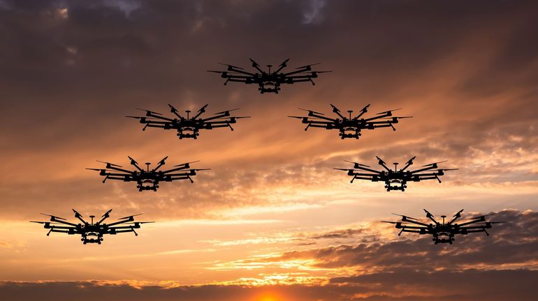 La revue de presse : l'urgence de s'attaquer à la menace des drones