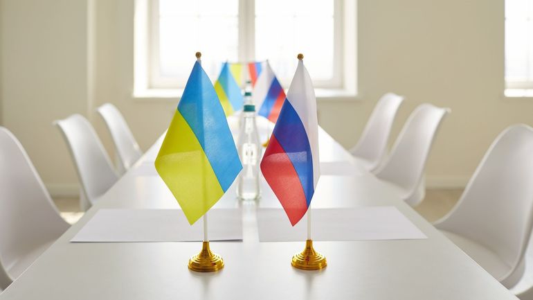 Moscou dit à Zelensky de négocier "maintenant" plutôt que de perdre plus de territoires