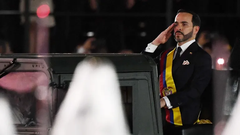 Le nouveau président colombien, Abelardo de la Espriella, lors d'une cérémonie de passation de commandement au sein du bataillon de Pichincha, après son investiture à Cali, en Colombie, le 7 août 2026. 