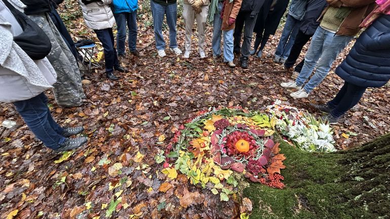 Après une crémation, que faire des cendres ? Mer, jardin, forêt, où peut-on les disperser ? Après une crémation, que faire des cendres ? Mer, jardin, forêt, où peut-on les disperser ?