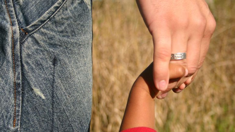 Adoptions internationales bientôt terminées en Flandre : la Fédération Wallonie-Bruxelles étudie la question