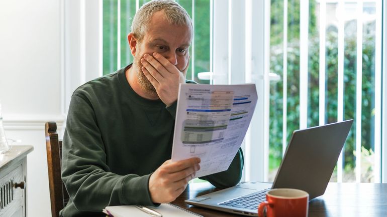 Énergie et conflit en Iran : Testachats dénonce des hausses tarifaires en cours de mois