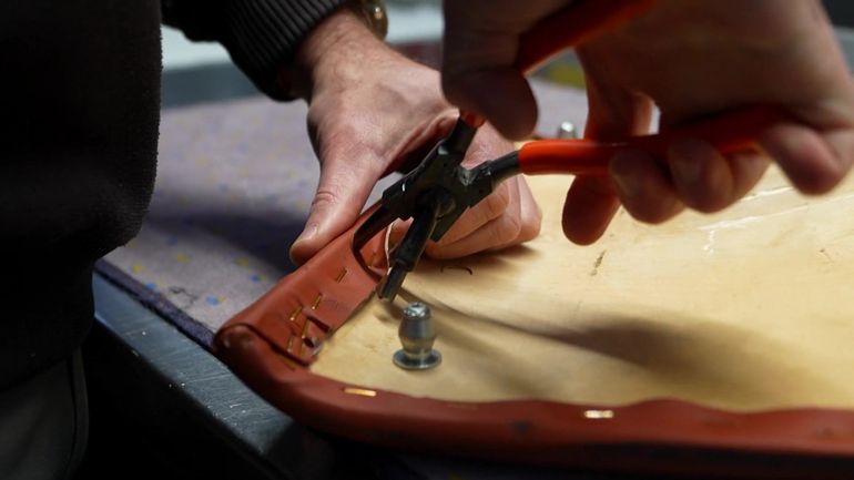 Vous ne poserez plus jamais les fesses de la même façon sur un strapontin de la STIB