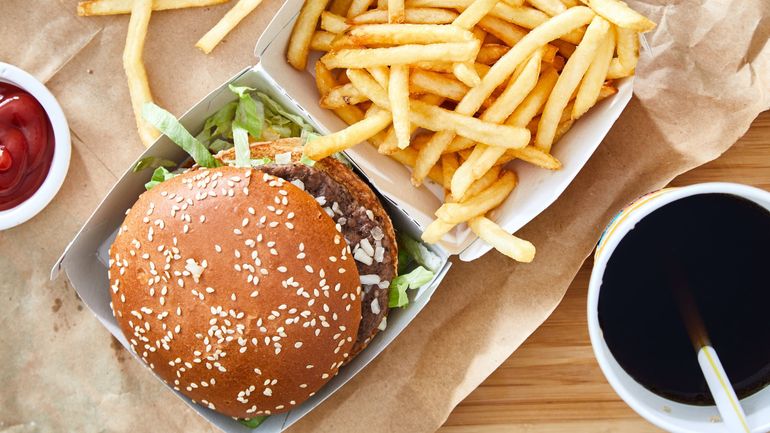 Toujours plus de fast-foods chez nous : la Belgique cherche-t-elle à limiter leur implantation ?