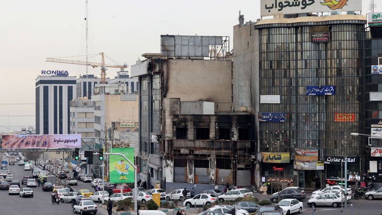 Iran : les autorités iraniennes lancent un ultimatum aux "émeutiers" et promettent le retour progressif d'internet