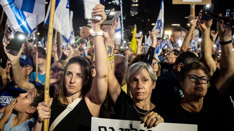 Avant les élections législatives, des milliers de personnes manifestent à Tel-Aviv contre Benjamin Netanyahu