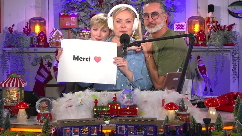 Moment de tendresse à Viva for Life : les animateurs très émus après avoir rejoué une scène de "Love Actually"