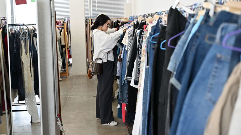 "Finalement c'est un robinet qui n'arrête pas de couler" : derrière la seconde main dans le textile, des modèles aux objectifs différents