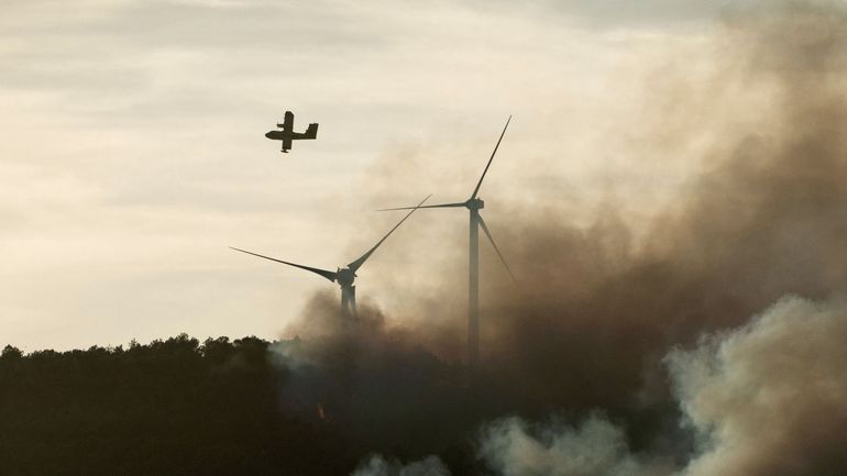 Le sud de la France frappé par un vaste incendie parti de l'Hérault