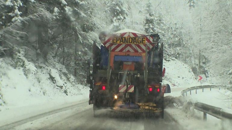 Gelées généralisées dans la nuit du 20 au 21 novembre : les épandeuses en alerte Gelées généralisées dans la nuit du 20 au 21 novembre : les épandeuses en alerte