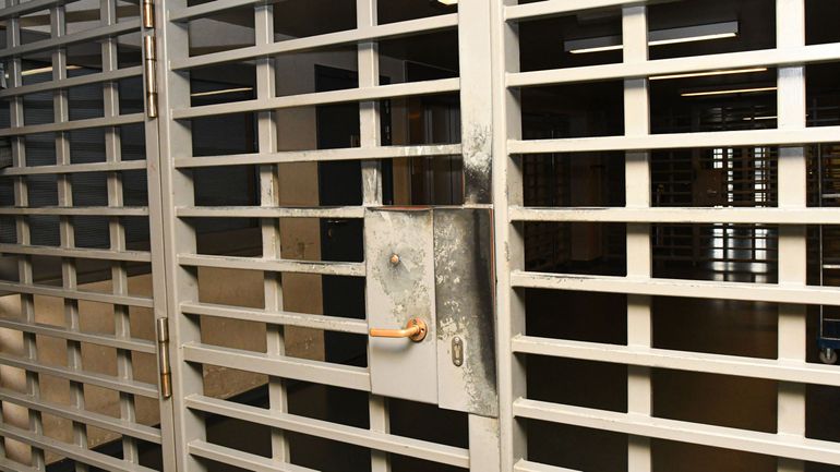 QR : pourquoi y a-t-il moins de femmes en prison et quelles sont leurs conditions de détention ?