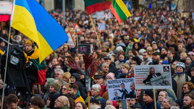 10.000 Lituaniens dans la rue : une réforme de leur média de service public éveille des craintes de censure