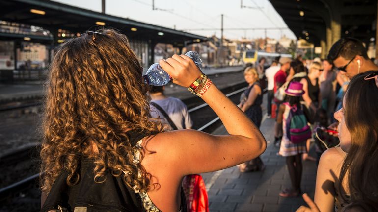 Moins de trains circuleront en heure de pointe ces lundi et mardi en raison des fortes chaleurs