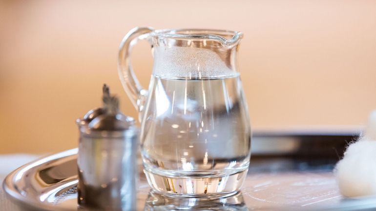 Pourquoi n’avons-nous pas accès à des pichets d’eau potable dans les restaurants en Belgique ?