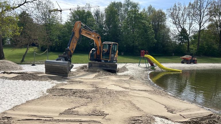 150 tonnes de sable à Renipont : la plage se refait une beauté pour les vacances de printemps et la saison touristique