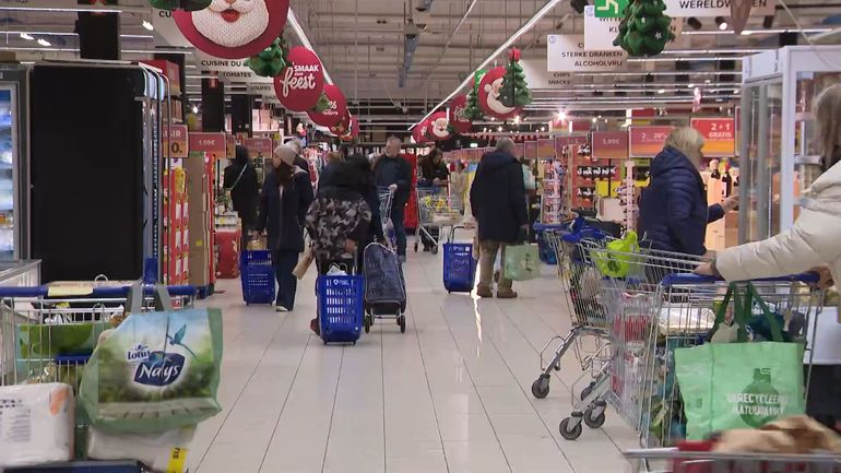 Les grandes surfaces prises d’assaut par les clients la veille du réveillon de Noël