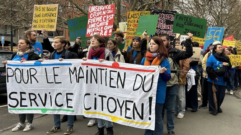 Manifestation à Namur en soutien au service citoyen Manifestation à Namur en soutien au service citoyen