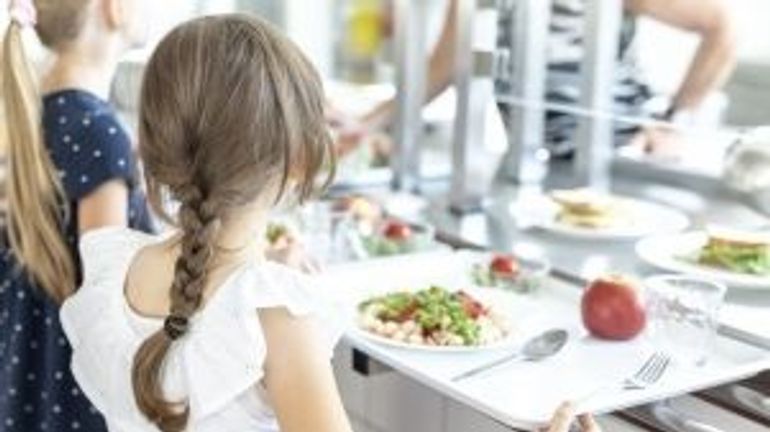 Les repas scolaires complets offerts aux enfants les plus précaires de Fédération-Wallonie-Bruxelles en danger : les directions s’expriment