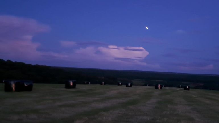 Un spectaculaire bolide traverse le ciel belge et fait sensation sur le groupe Facebook RTBF, ciel partagé