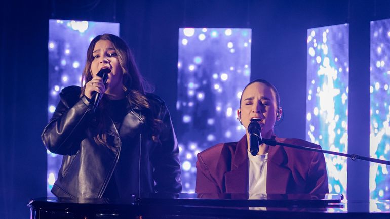 Moment suspendu à Viva for Life : Typh Barrow chante "Quand on n’a que l’amour" avec Ilena, gagnante de The Voice Kids