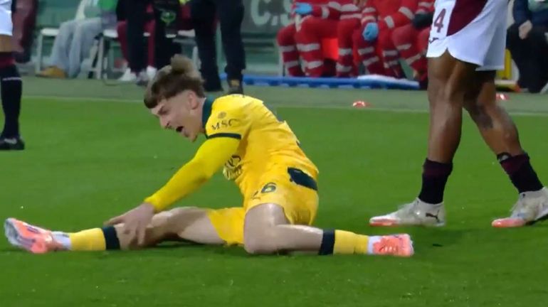 Alexis Saelemaekers s’essaie au breakdance après une semelle très douloureuse face au Torino Alexis Saelemaekers s’essaie au breakdance après une semelle très douloureuse face au Torino