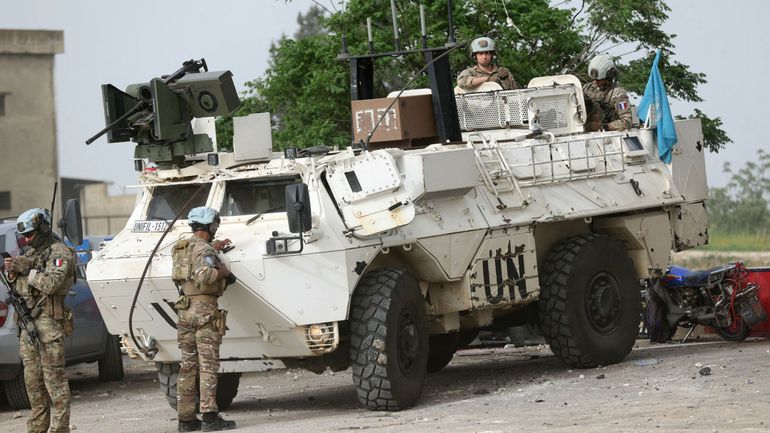 Liban: un militaire français décédé et trois blessés, annonce Macron, qui accuse le Hezbollah