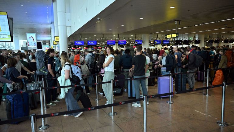Longues files d'attente Brussels Airport à cause d'une panne au contrôle des passeports