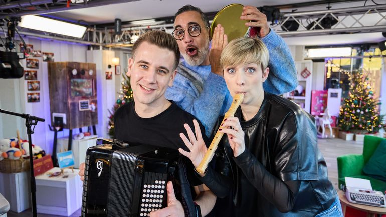 Jérémie Baise dévoile ses talents d’accordéoniste dans le cube de Viva for Life