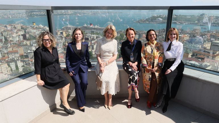 Mission économique belge en Turquie : une trentaine d'accords belgo-turcs ont été signés à Istanbul sous l'égide de la reine Mathilde