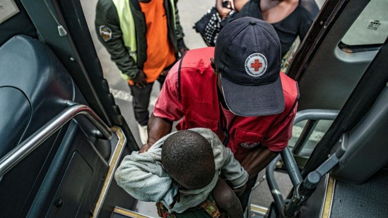 Au lendemain d'un accord signé à Washington, de nombreux bombardements et déplacés en République démocratique du Congo Au lendemain d'un accord signé à Washington, de nombreux bombardements et déplacés en République démocratique du Congo