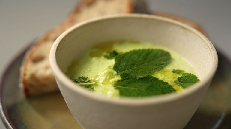 Velouté froid de petits pois aux amandes