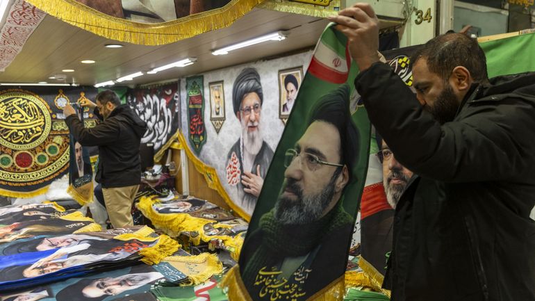 Resserrement sécuritaire, effondrement économique... quel avenir pour le régime iranien?