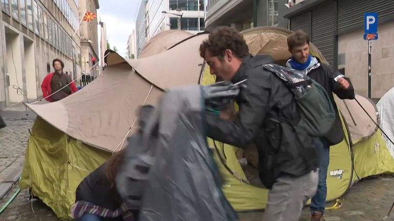 Asile et migration : une action contre les visites domiciliaires de l'Arizona devant le siège des Engagés