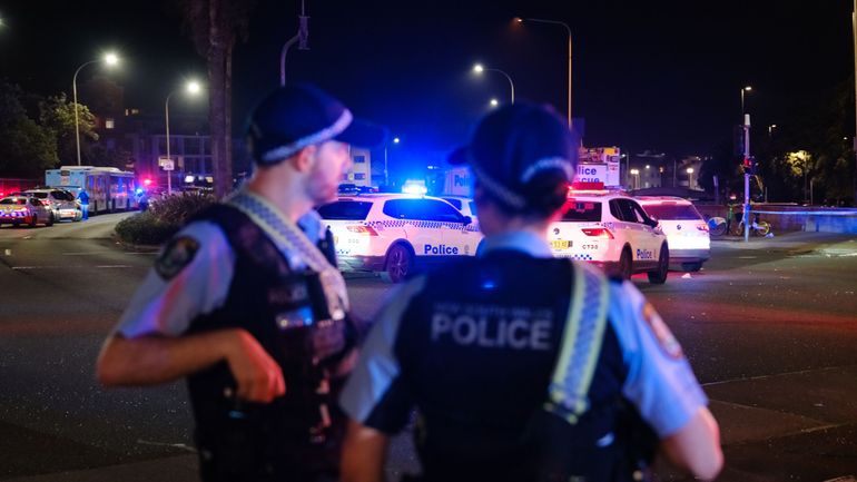 Australie : la police inculpe l’assaillant de l’attentat de la plage de Bondi pour terrorisme et 15 meurtres