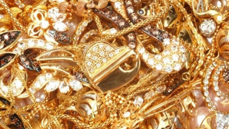 Un important trafic entre Paris et Anvers de bijoux volés transitait par Charleroi.