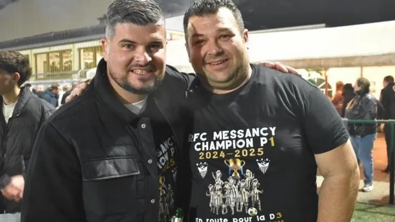 Romain Olle Nicolle (à gauche) et le président Daniel Anghel restent liés pour les deux prochaines saisons à Messancy.