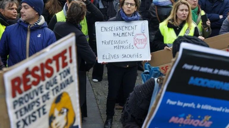 Rassemblements devant plusieurs maisons communales à Bruxelles pour défendre l’école Rassemblements devant plusieurs maisons communales à Bruxelles pour défendre l’école