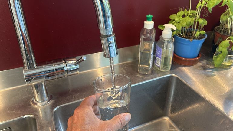 Votre eau froide n'est pas froide : pourquoi et faut-il s'en inquiéter ?
