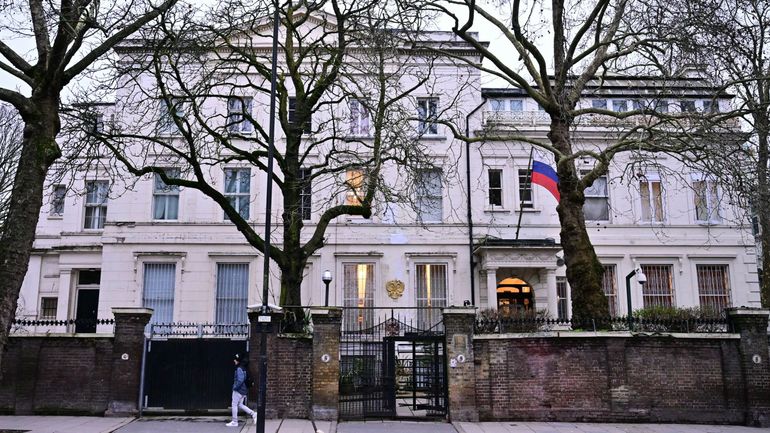 Guerre en Ukraine : le Kremlin confirme le départ de son ambassadeur à Londres après des tensions avec le Royaume-Uni