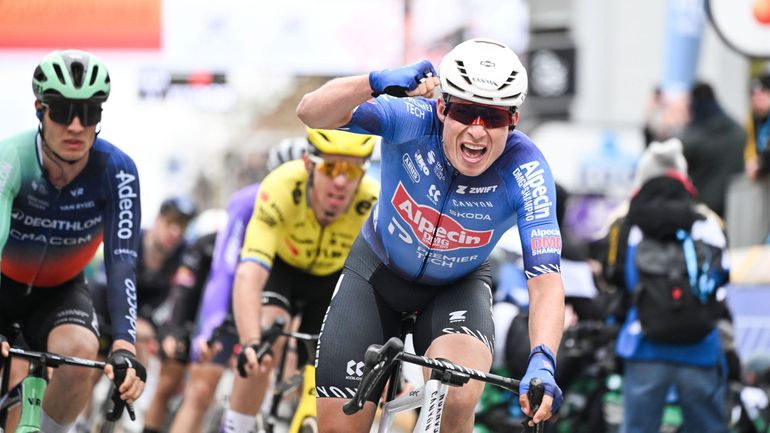 In Flanders Fields – Jasper Philipsen s’impose au sprint, van Aert et Van der Poel font le spectacle