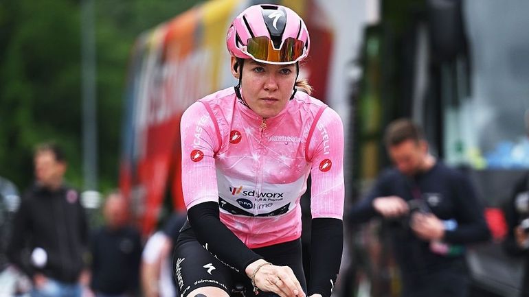 Direct vidéo - Giro Donne – 8e étape : l'étape écourtée et jugée à 1 km du sommet des Finestre, Vollering fait le forcing