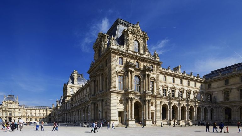 Série noire au Louvre : un plafond peint du XIXe siècle abîmé par une fuite d'eau