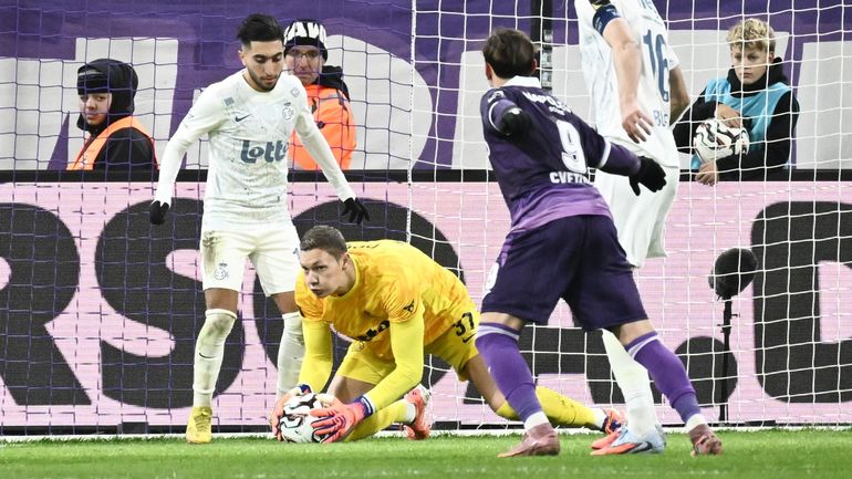 Anouar Ait El Hadj frustré après la défaite de l’Union à Anderlecht : "On aurait pu prendre de l’avance sur Bruges" Anouar Ait El Hadj frustré après la défaite de l’Union à Anderlecht : "On aurait pu prendre de l’avance sur Bruges"