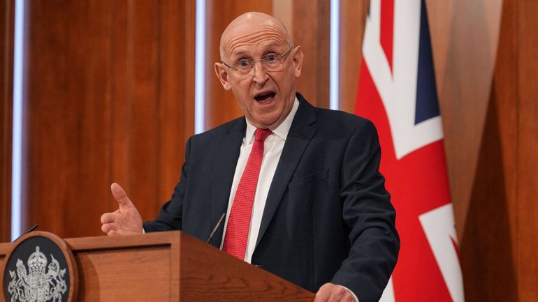 Le ministre britannique de la Défense John Healey annonce sa démission
