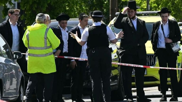 Royaume-Uni : le suspect de l'attaque contre deux hommes juifs inculpé et présenté à un juge
